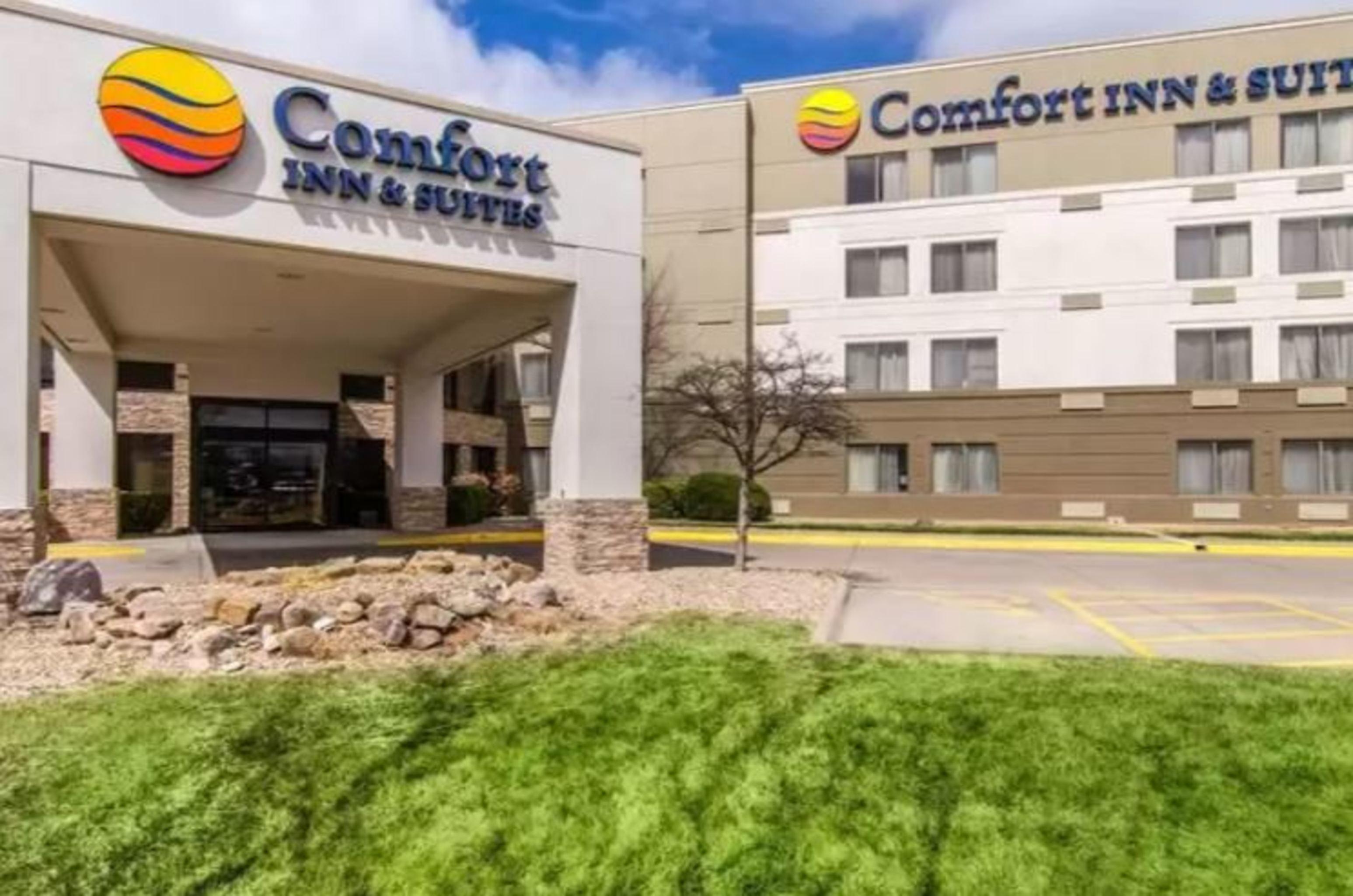 Comfort Inn & Suites Wichita Exterior foto